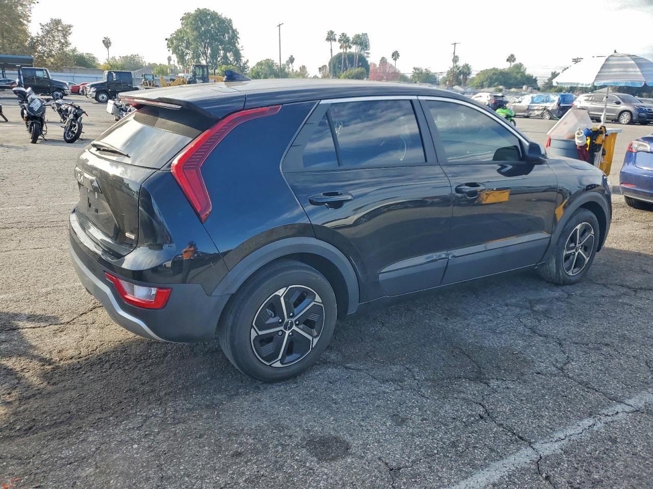 2023 Kia Niro Lx - Image 3