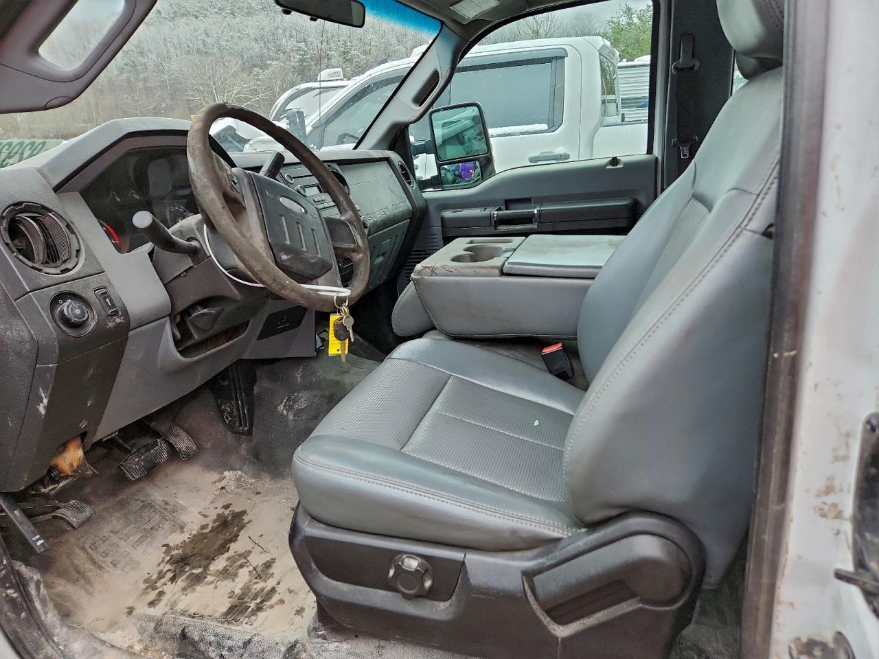 2011 Ford F250 Flatbed Truck - Фото 7