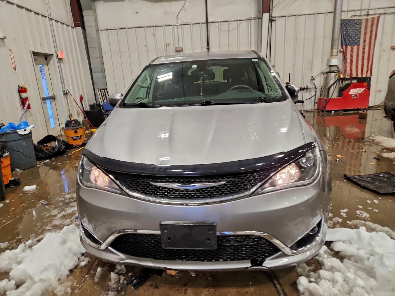 2017 Chrysler Pacifica Touring L - Image 5