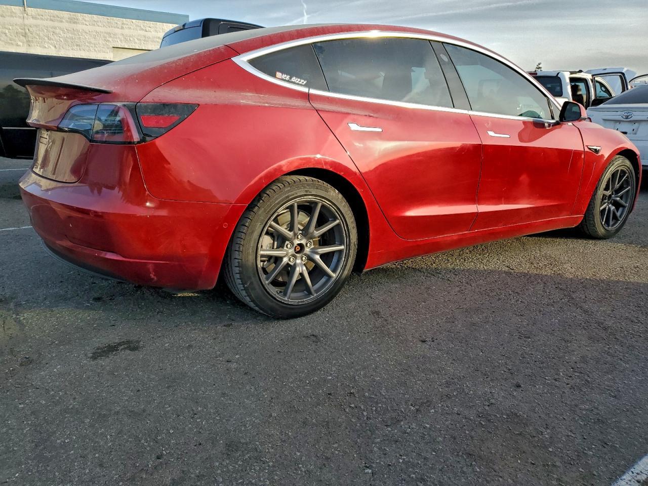2018 Tesla Model 3 - Фото 3