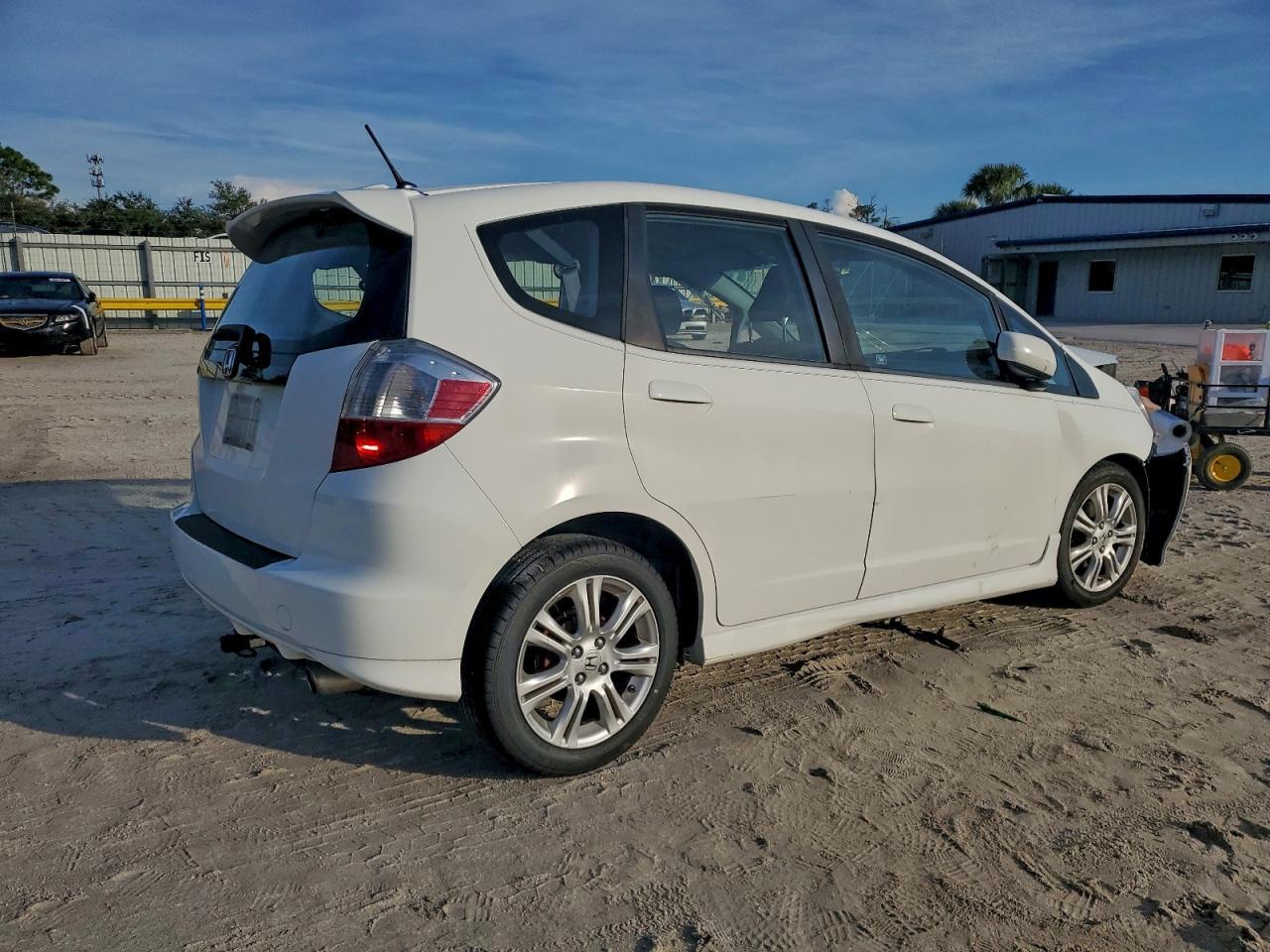 2011 Honda Fit Sport - Фото 3
