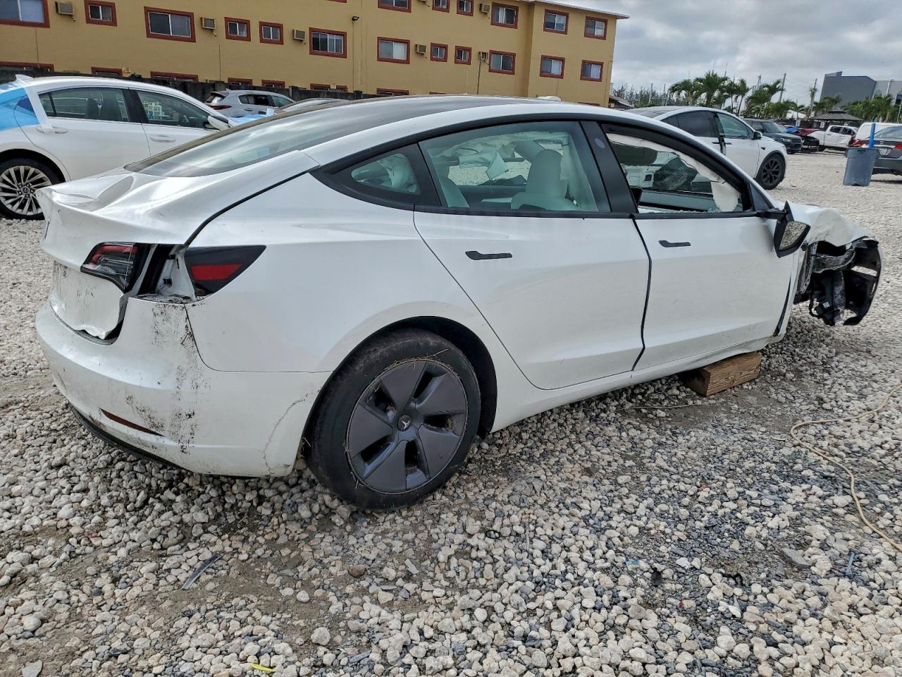 2023 Tesla Model 3 - Фото 3