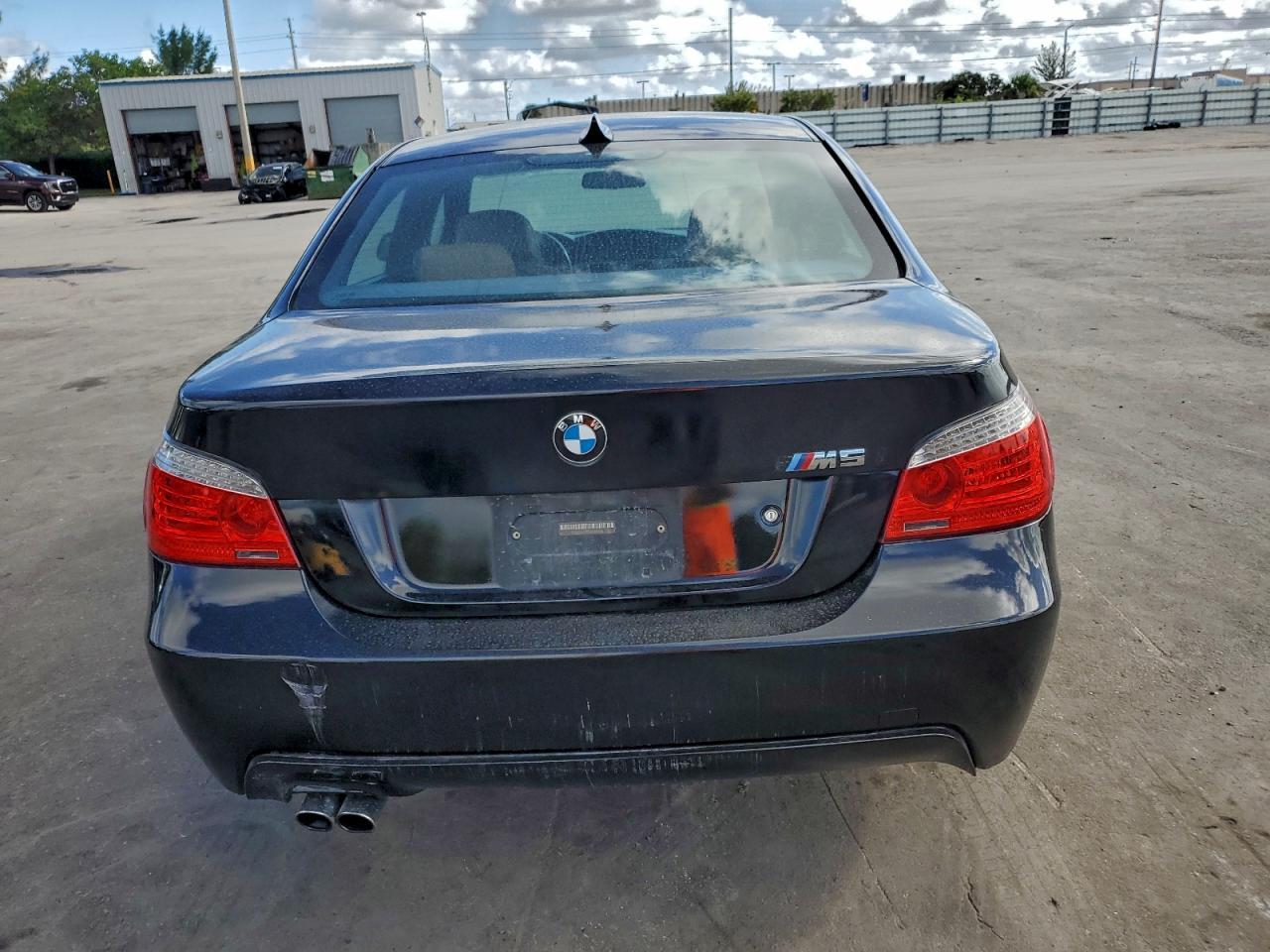 2010 BMW 528 I - Фото 6