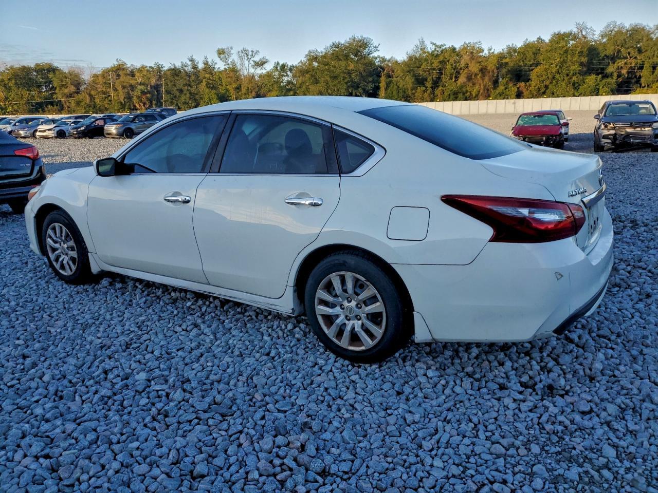 2018 Nissan Altima 2.5 S - Фото 2