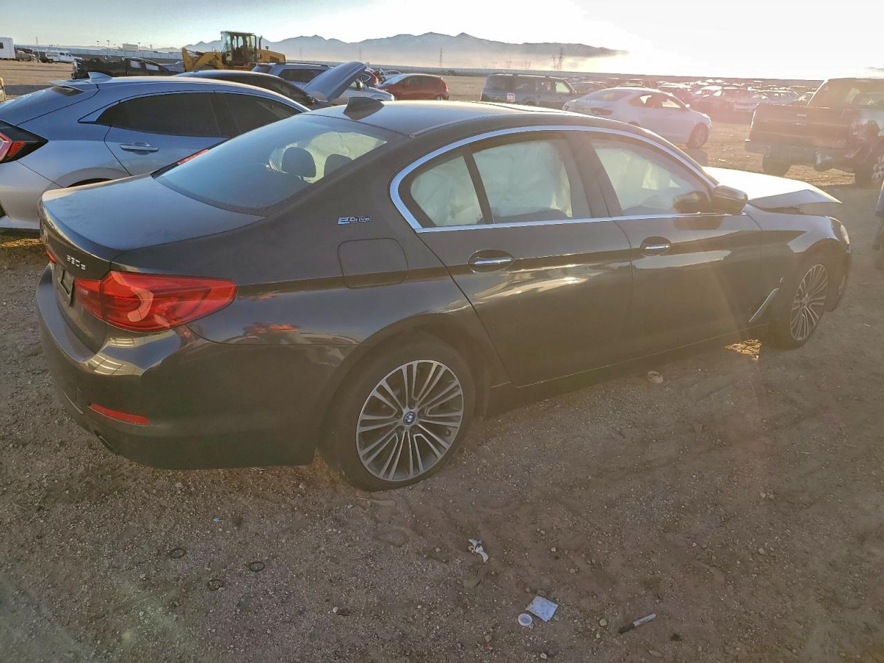 2018 BMW 530Xe - Фото 3