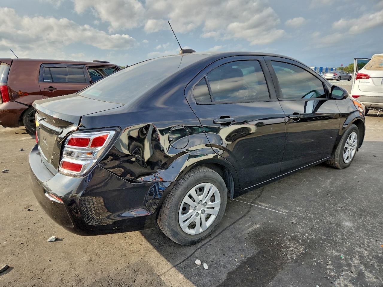 2017 Chevrolet Sonic Ls - Фото 3