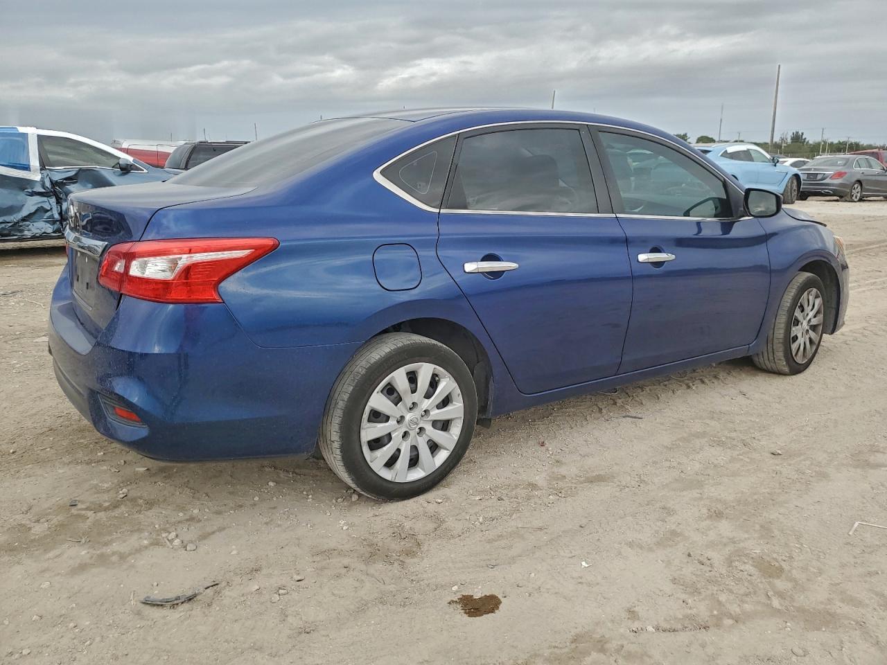2017 Nissan Sentra S - Фото 3