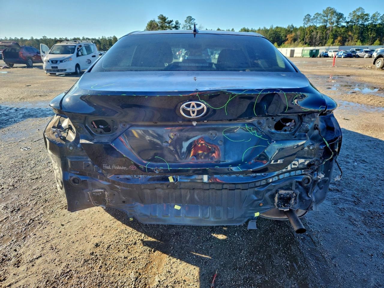 2020 Toyota Camry Le - Фото 6