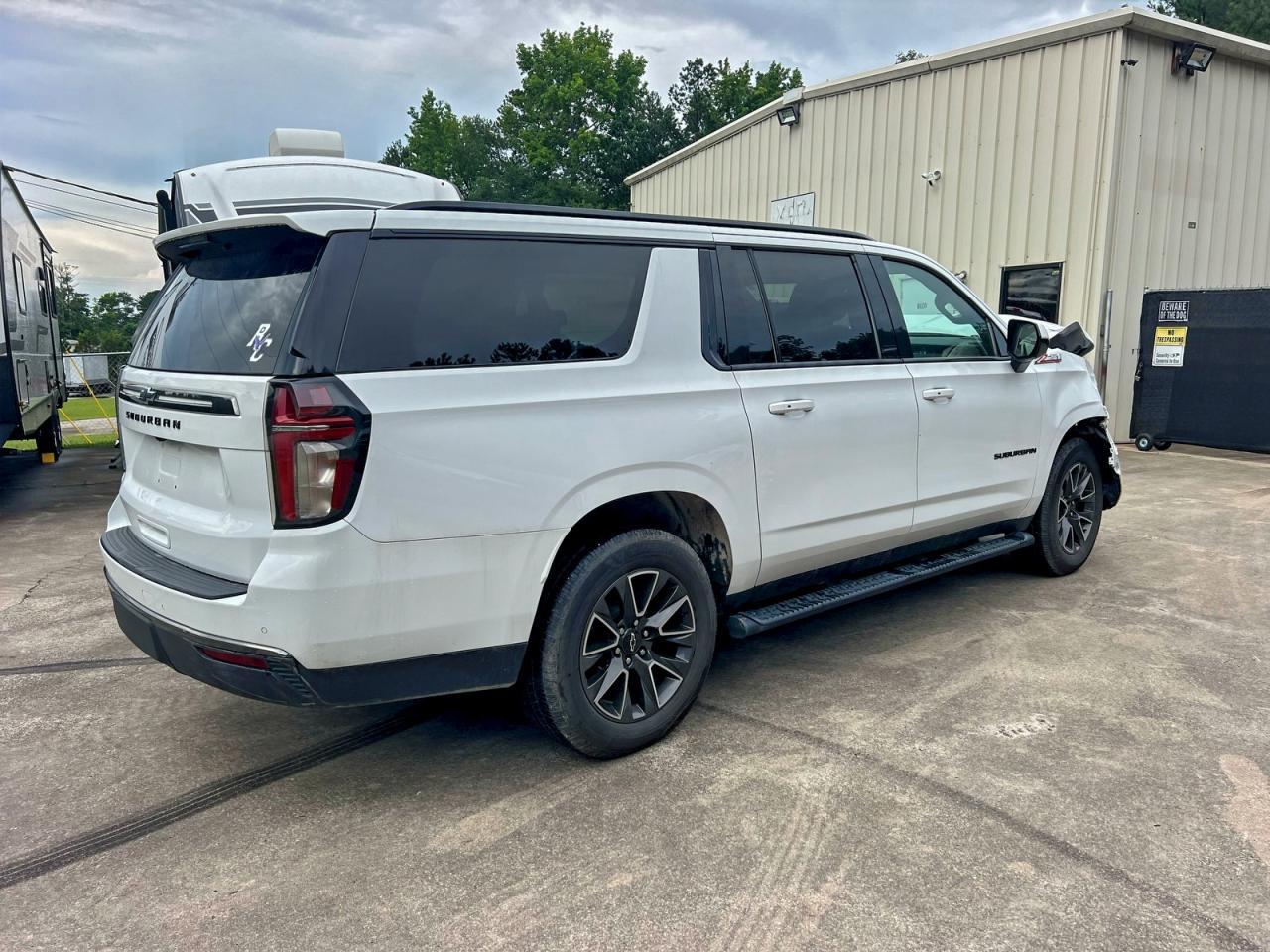 2022 Chevrolet Suburban K1500 Z71 - Image 4