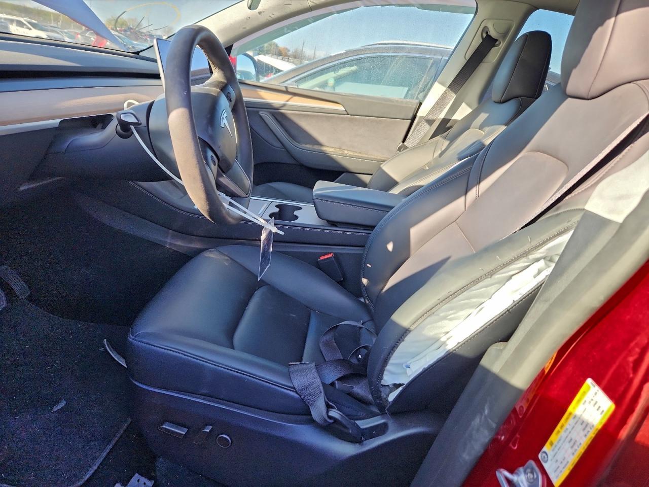 2025 Tesla Model Y - Image 7