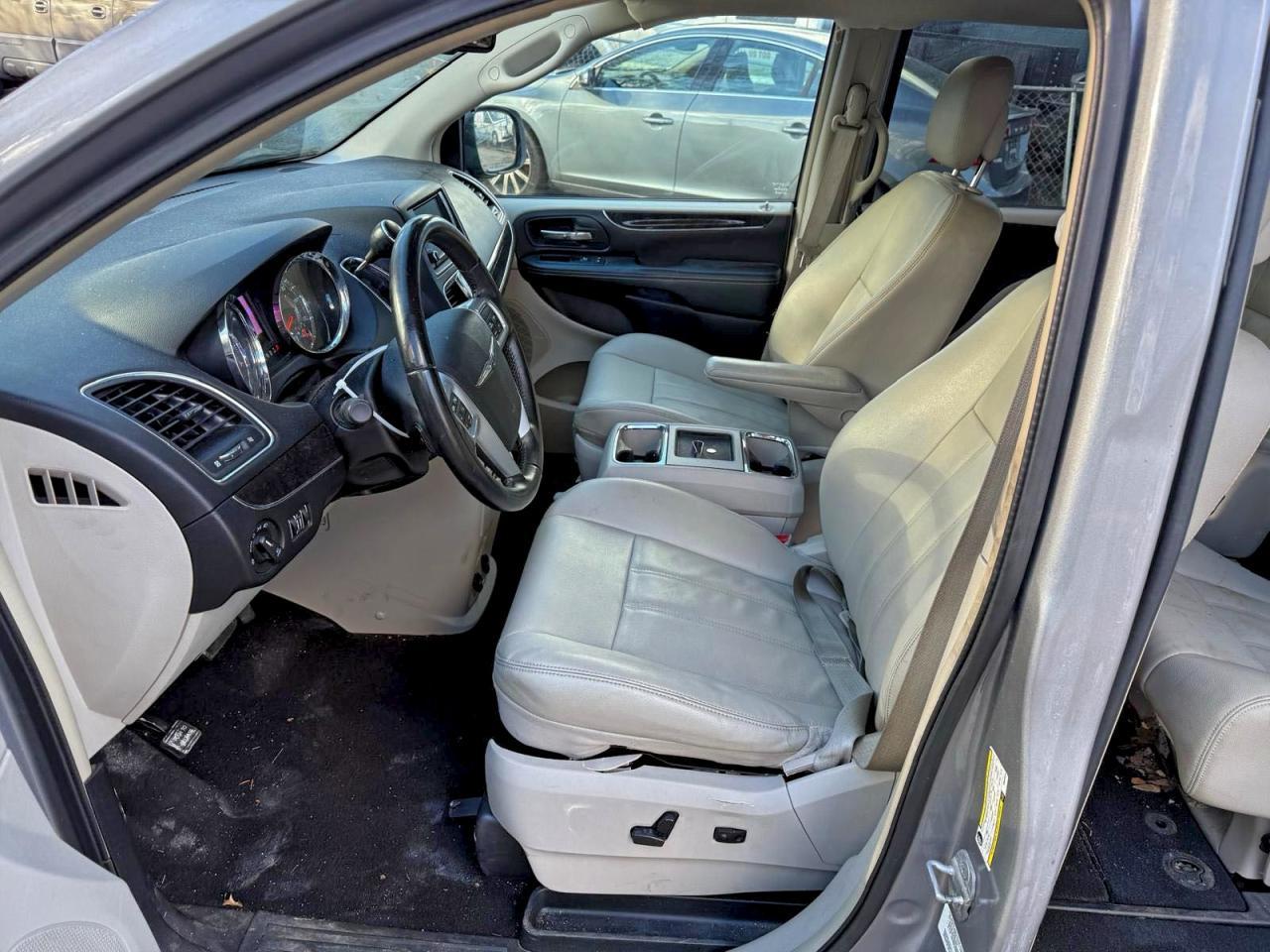 2013 Chrysler Town & Country Touring - Фото 5