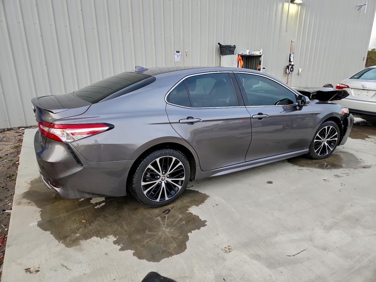 2020 Toyota Camry Se - Image 3