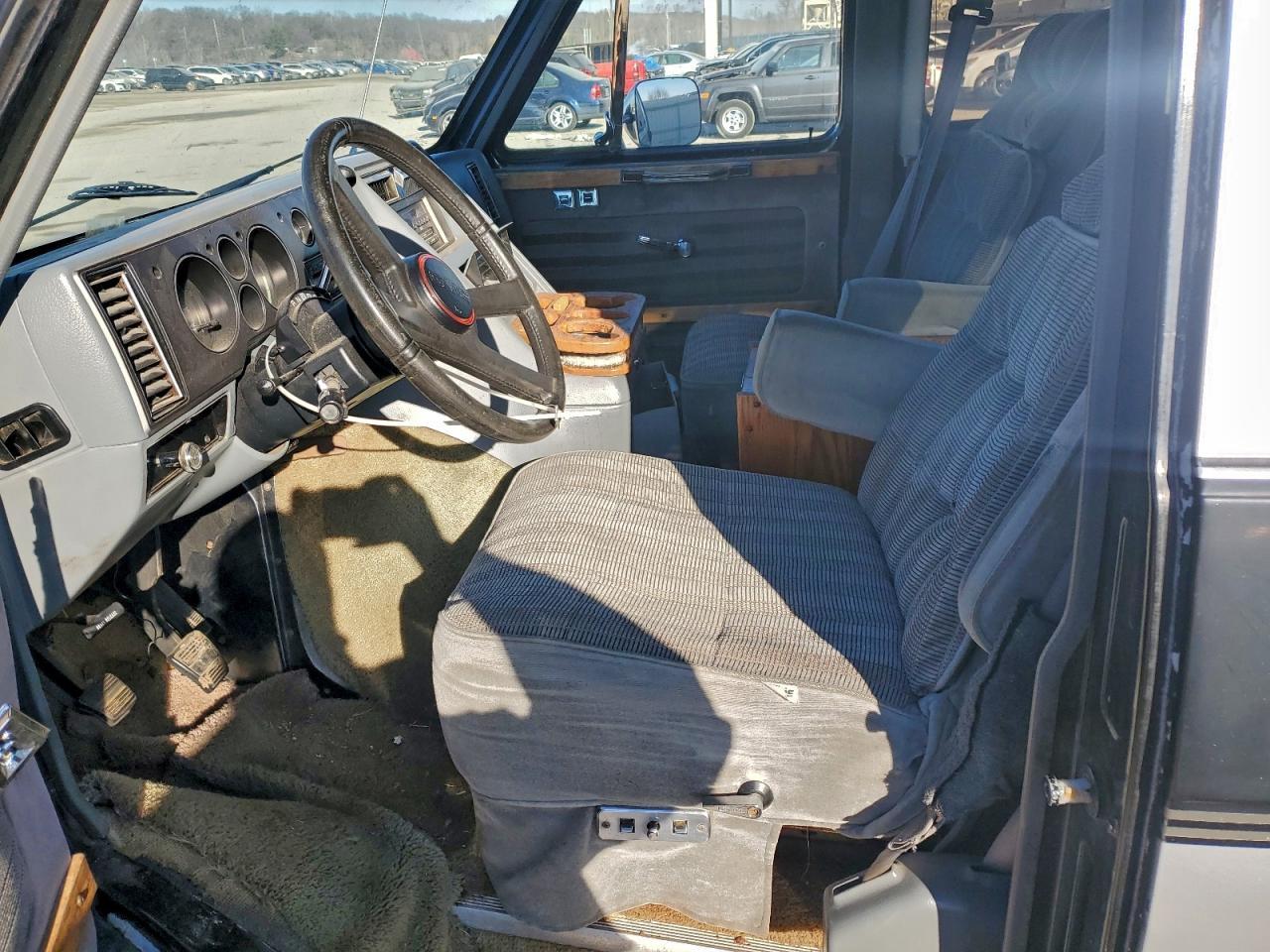1990 GMC Rally Wagon / Van G2500 - Image 7