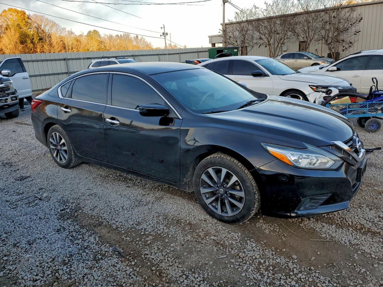 2017 Nissan Altima 2.5 - Image 4