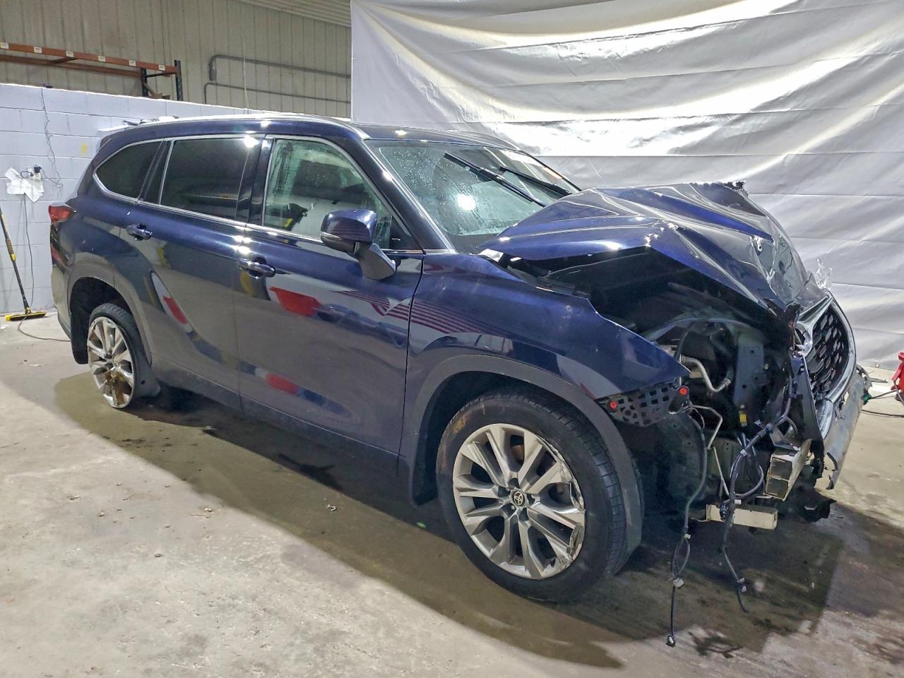 2020 Toyota Highlander Limited - Image 4