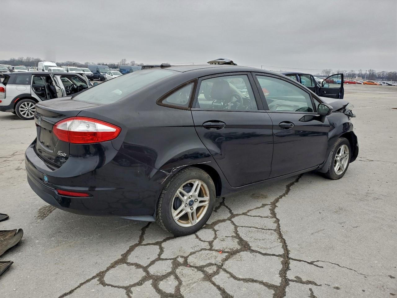 2019 Ford Fiesta Se - Image 3