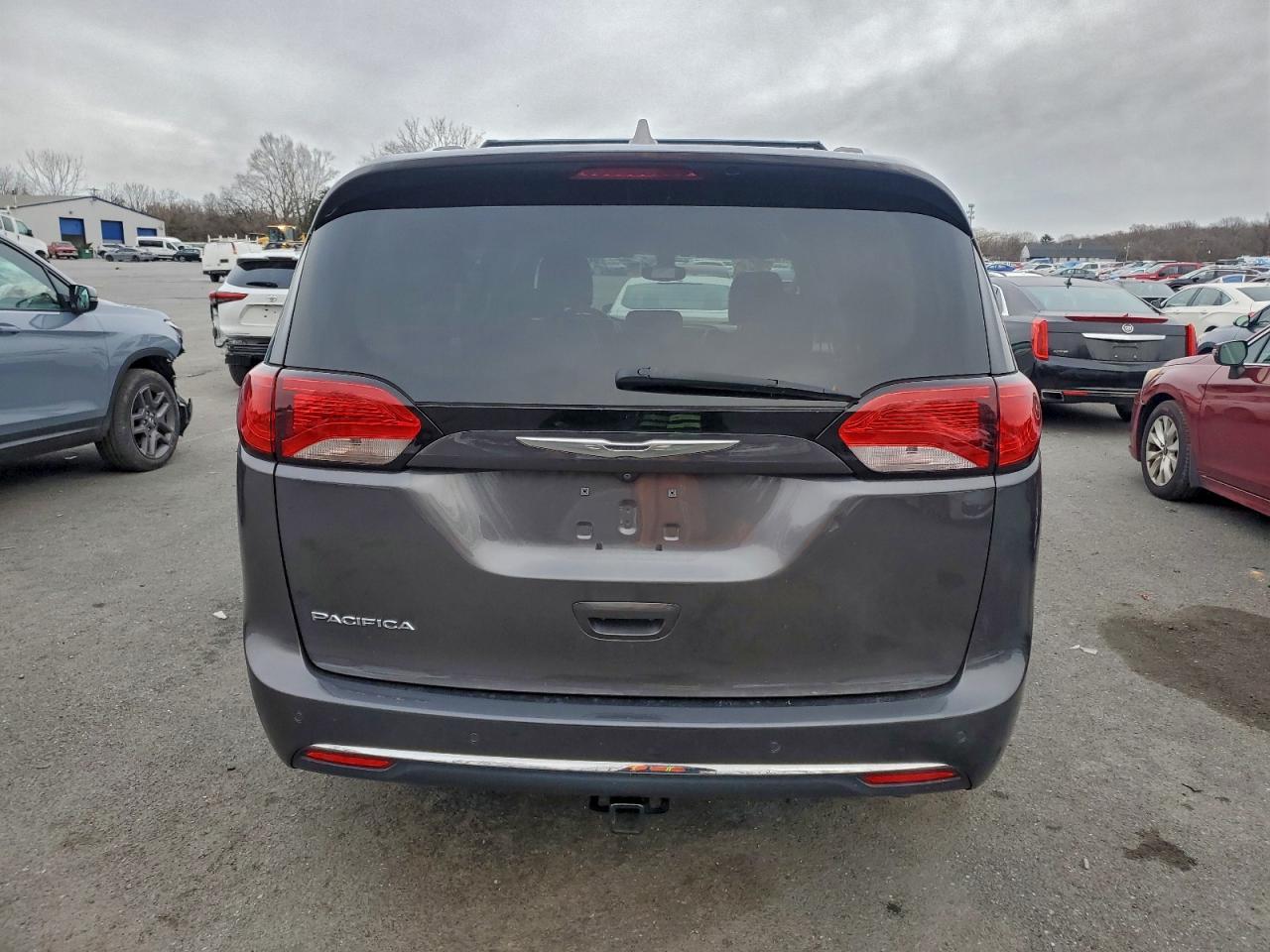 2017 Chrysler Pacifica Touring L Plus - Image 6
