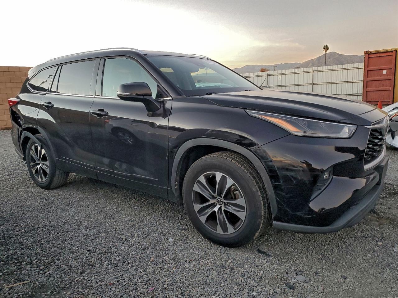 2021 Toyota Highlander Xle - Image 4