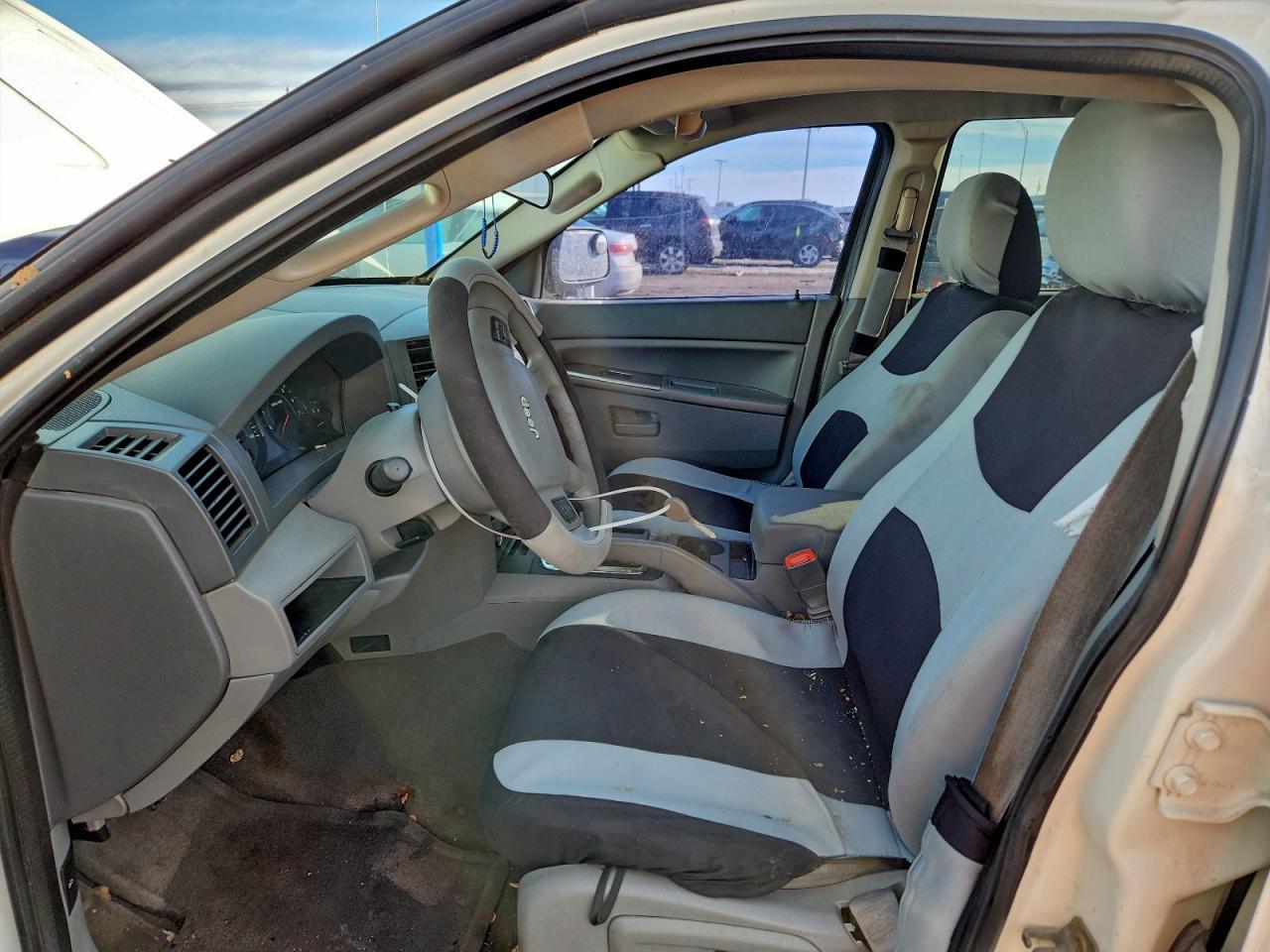 2005 Jeep Grand Cherokee Laredo - Image 7