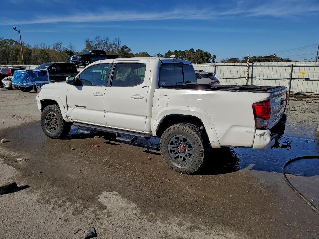2022 Toyota Tacoma Sr5 V6 - Image 2