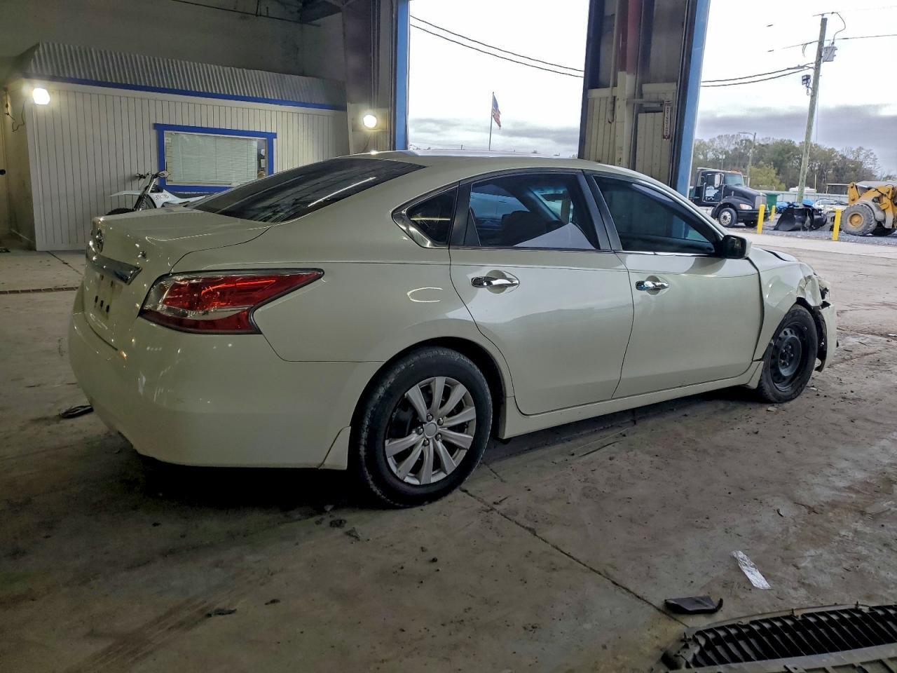 2015 Nissan Altima 2.5 - Image 3