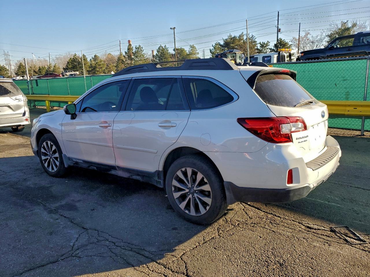 2015 Subaru Outback 3.6R Limited - Фото 2