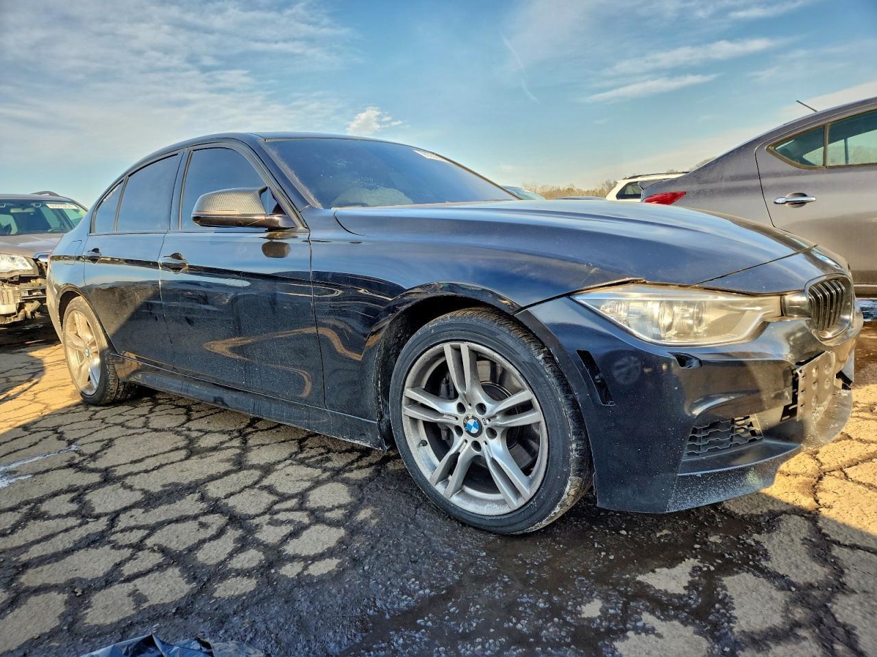 2013 BMW 335 Xi - Image 4