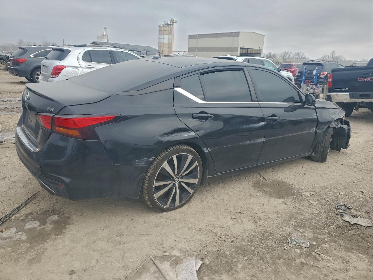 2019 Nissan Altima Sr - Image 3