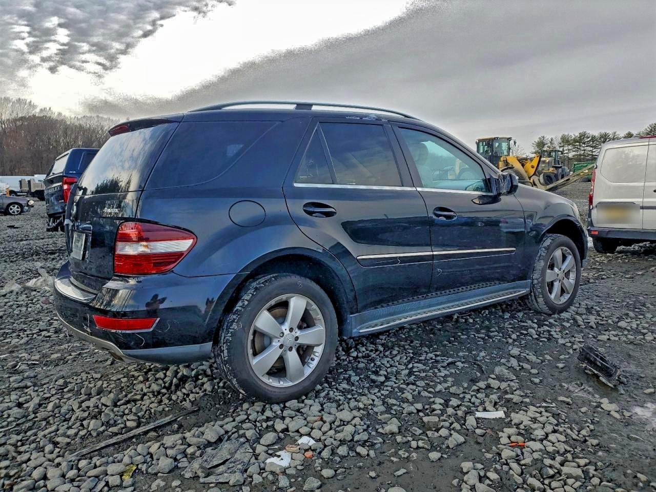2010 Mercedes-Benz Ml 350 4Matic - Image 3
