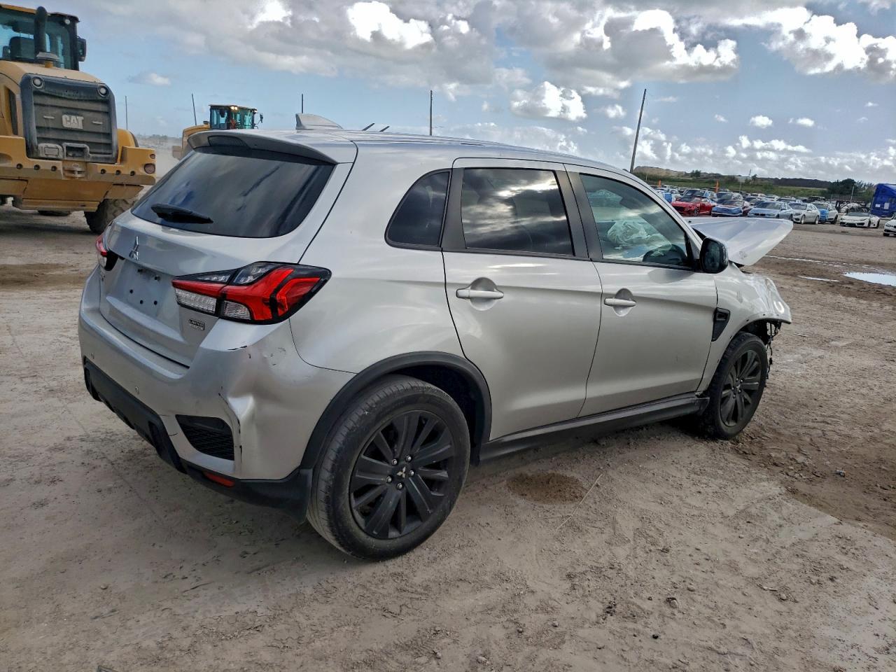 2022 Mitsubishi Outlander Sport Es - Фото 3