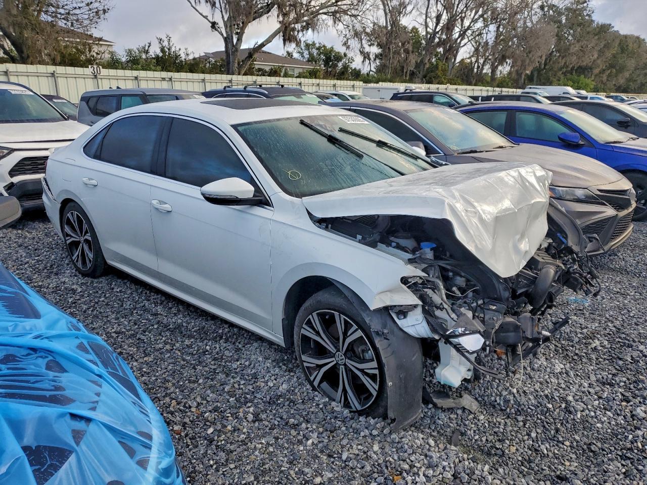 2021 Volkswagen Passat Se - Image 4