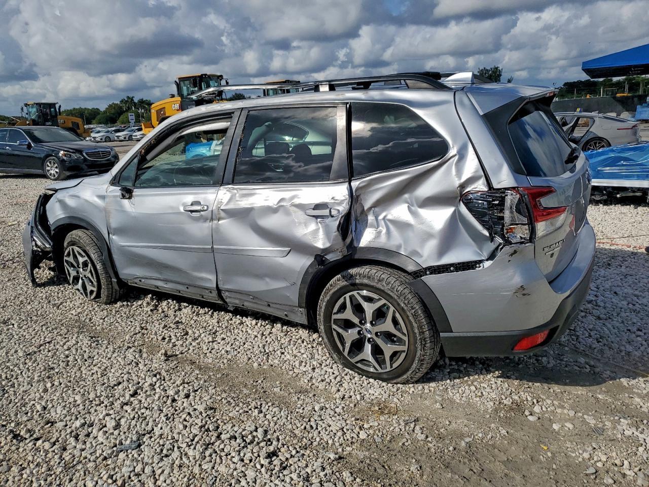 2021 Subaru Forester Premium - Фото 2