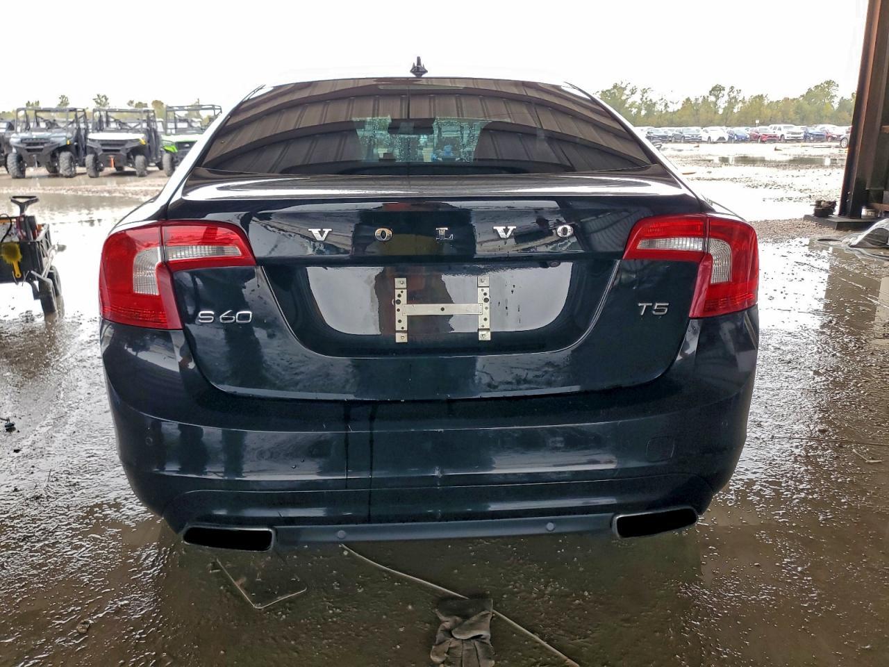2015 Volvo S60 Platinum - Image 6