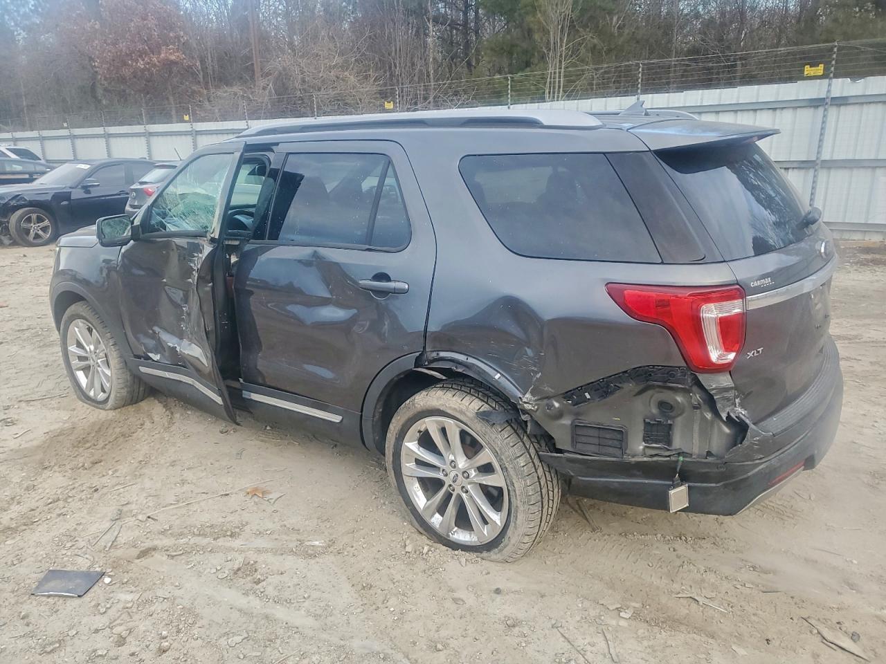 2019 Ford Explorer Xlt - Image 2