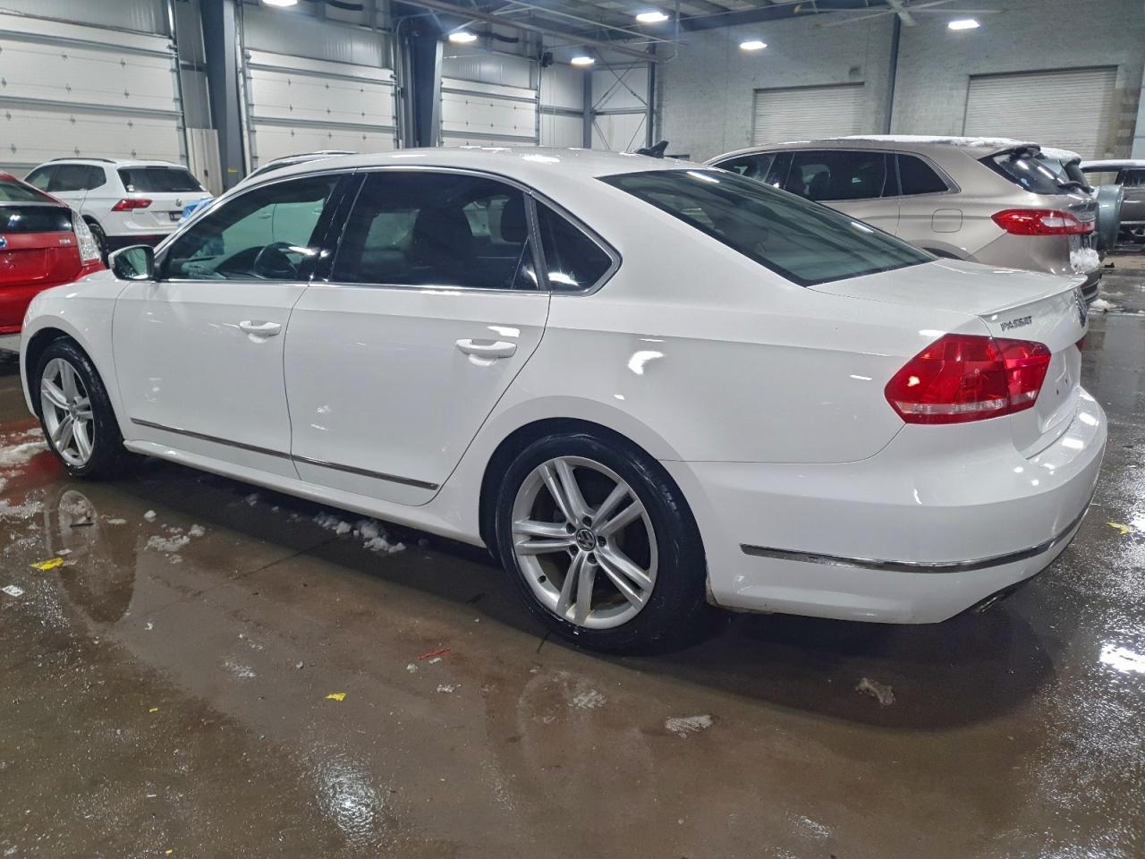 2014 Volkswagen Passat Sel - Image 2