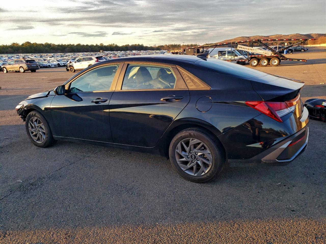 2024 Hyundai Elantra Sel - Image 2