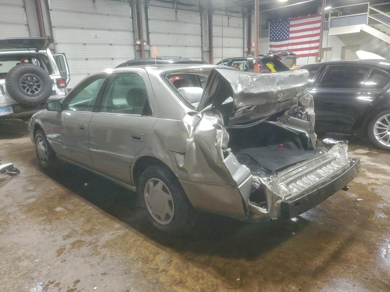 1998 Toyota Camry Ce - Фото 2