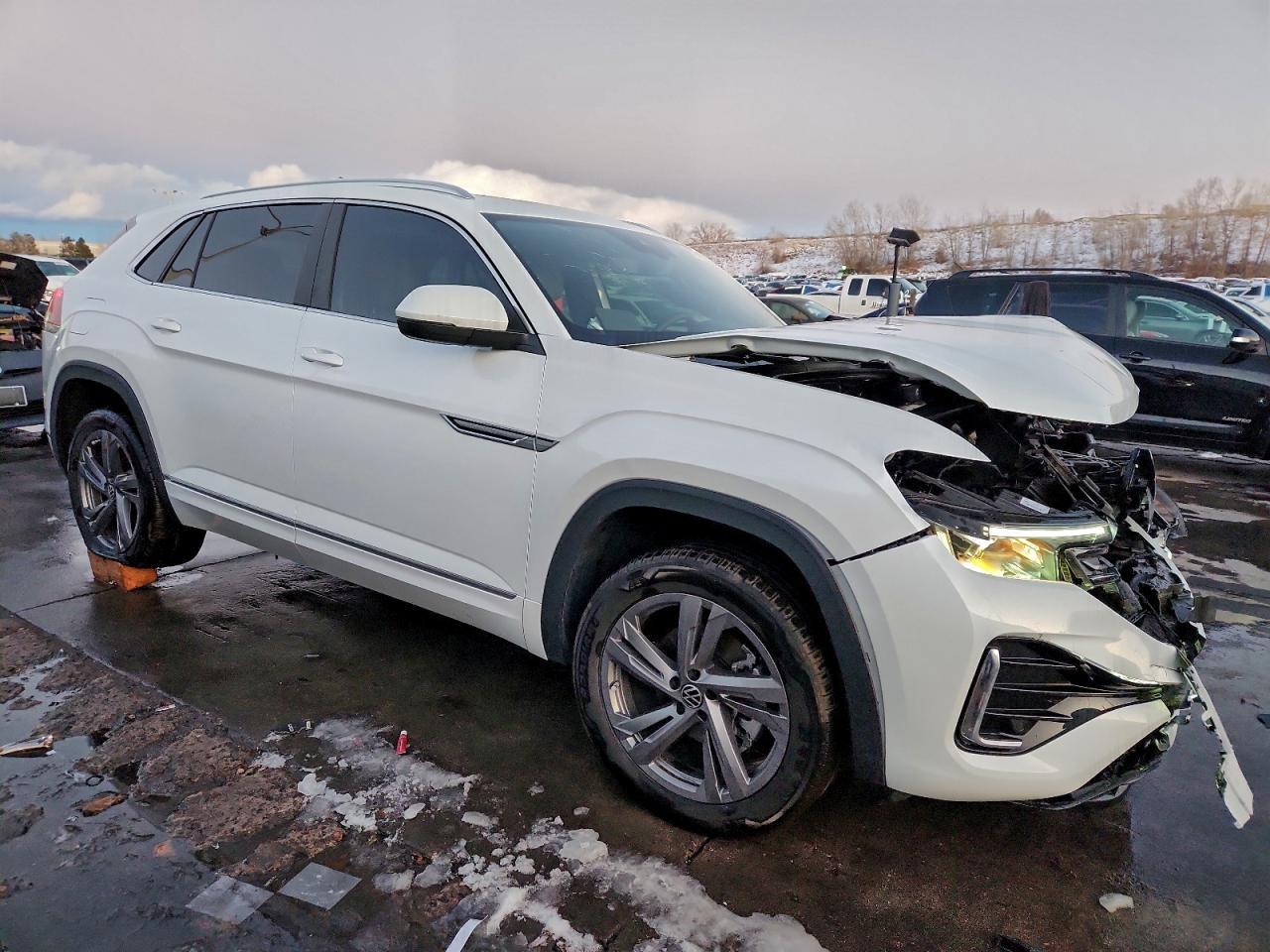 2024 Volkswagen Atlas Cross Sport Sel R-Line - Image 4