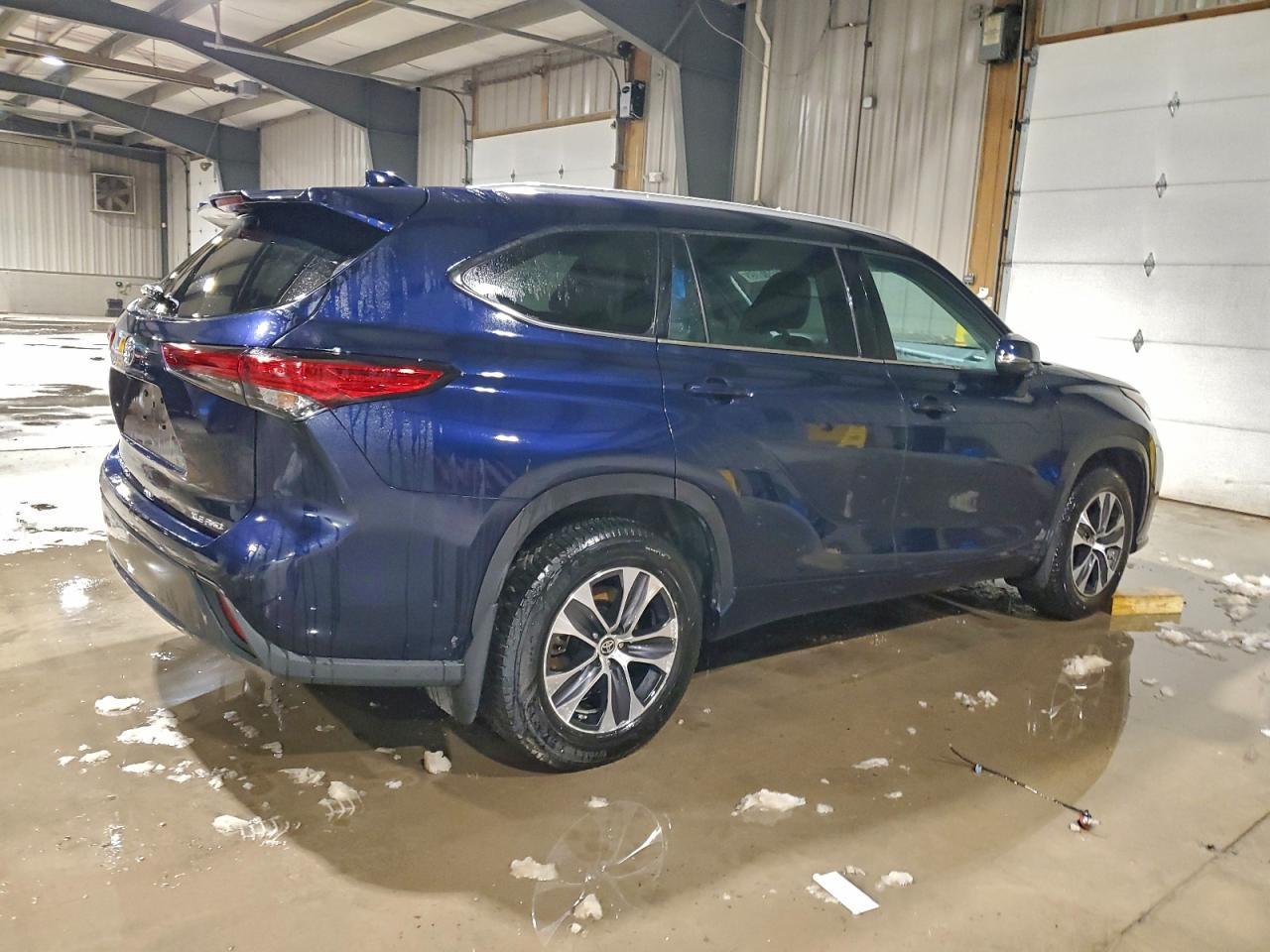 2022 Toyota Highlander Xle - Фото 3