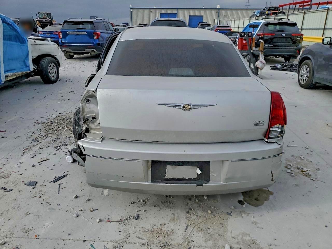 2007 Chrysler 300 Touring - Image 6