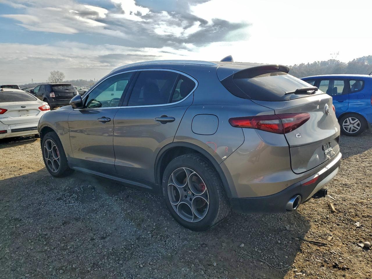 2018 Alfa Romeo Stelvio - Image 2