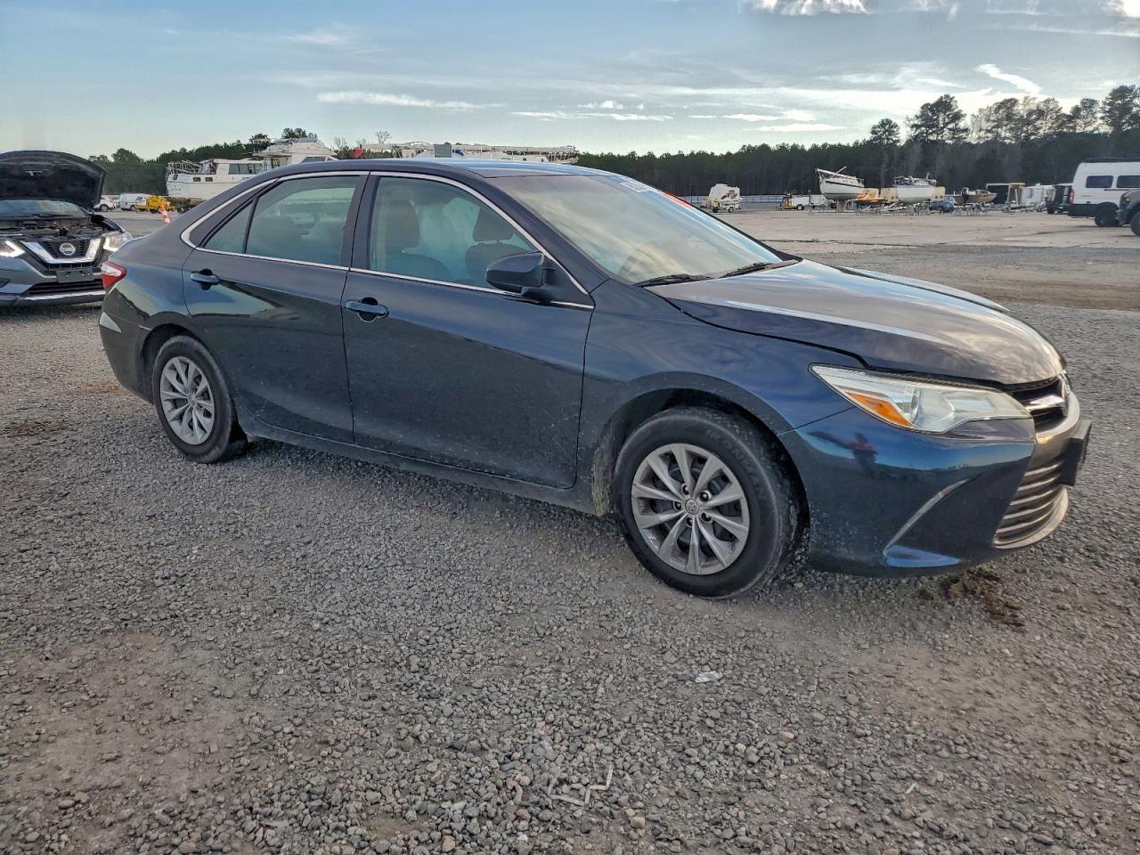 2015 Toyota Camry Le - Фото 4