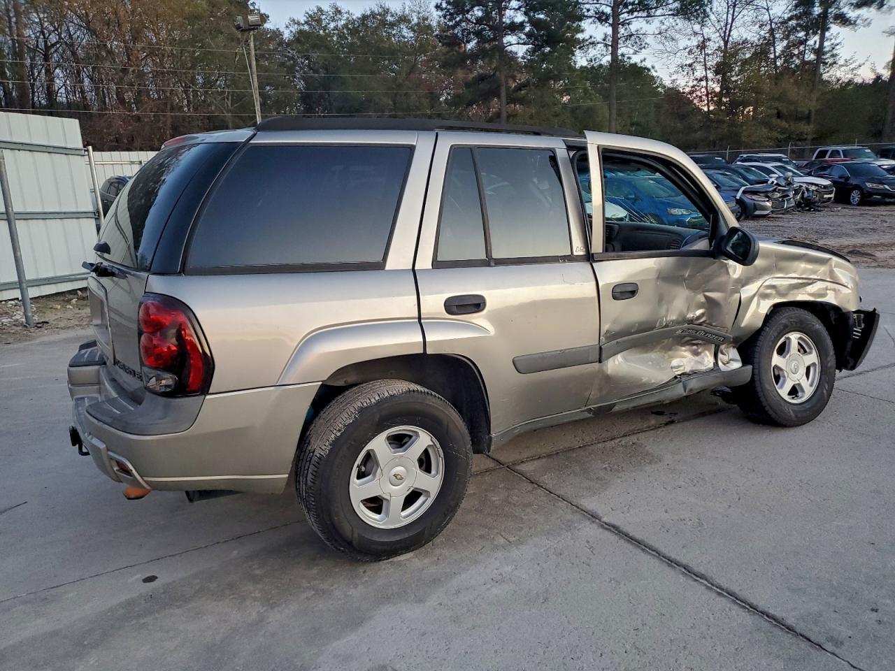 2003 Chevrolet Trailblazer - Image 3