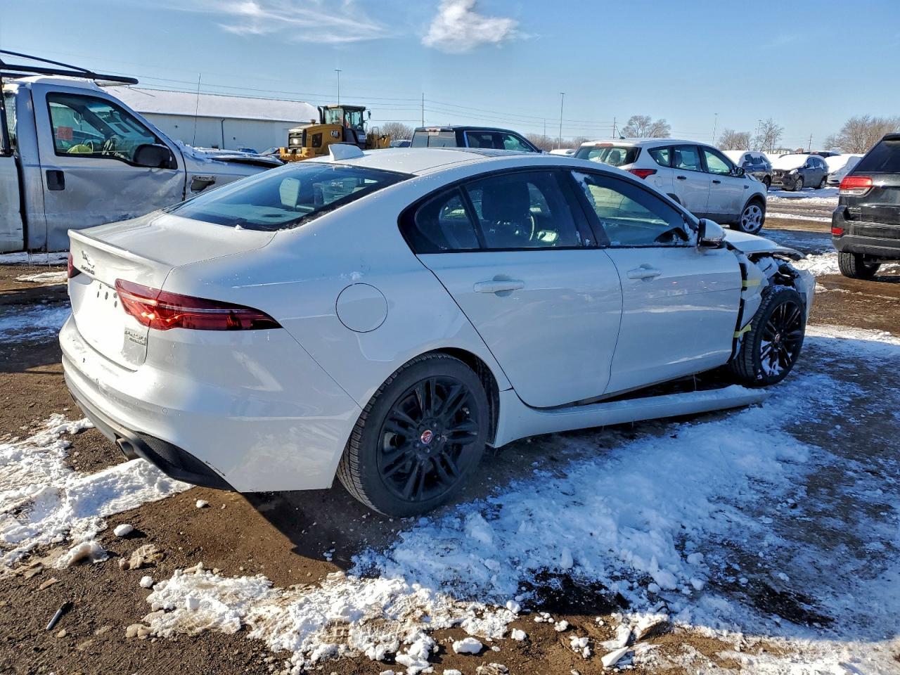 2020 Jaguar Xe S - Фото 3