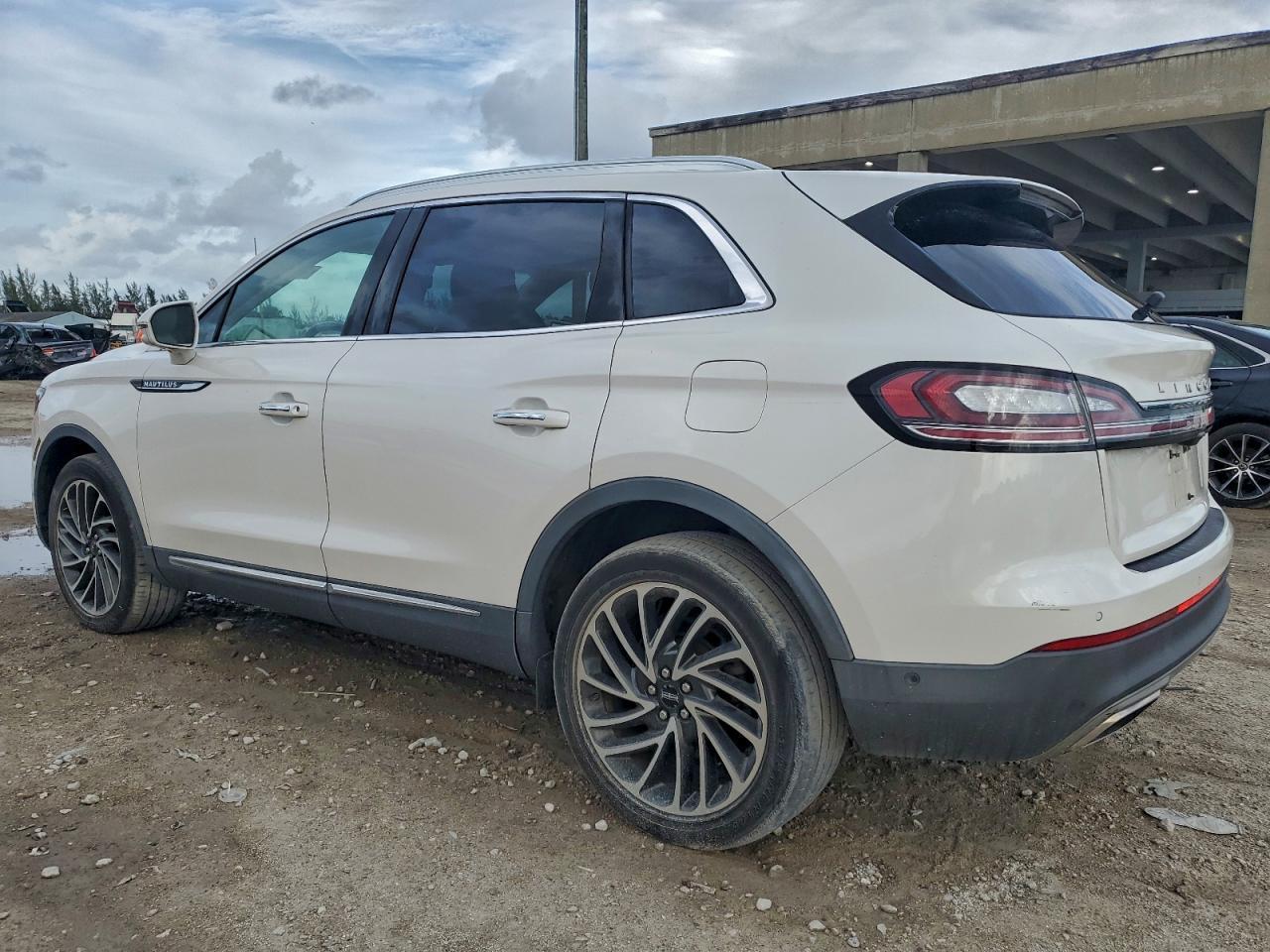 2019 Lincoln Nautilus Reserve - Image 2