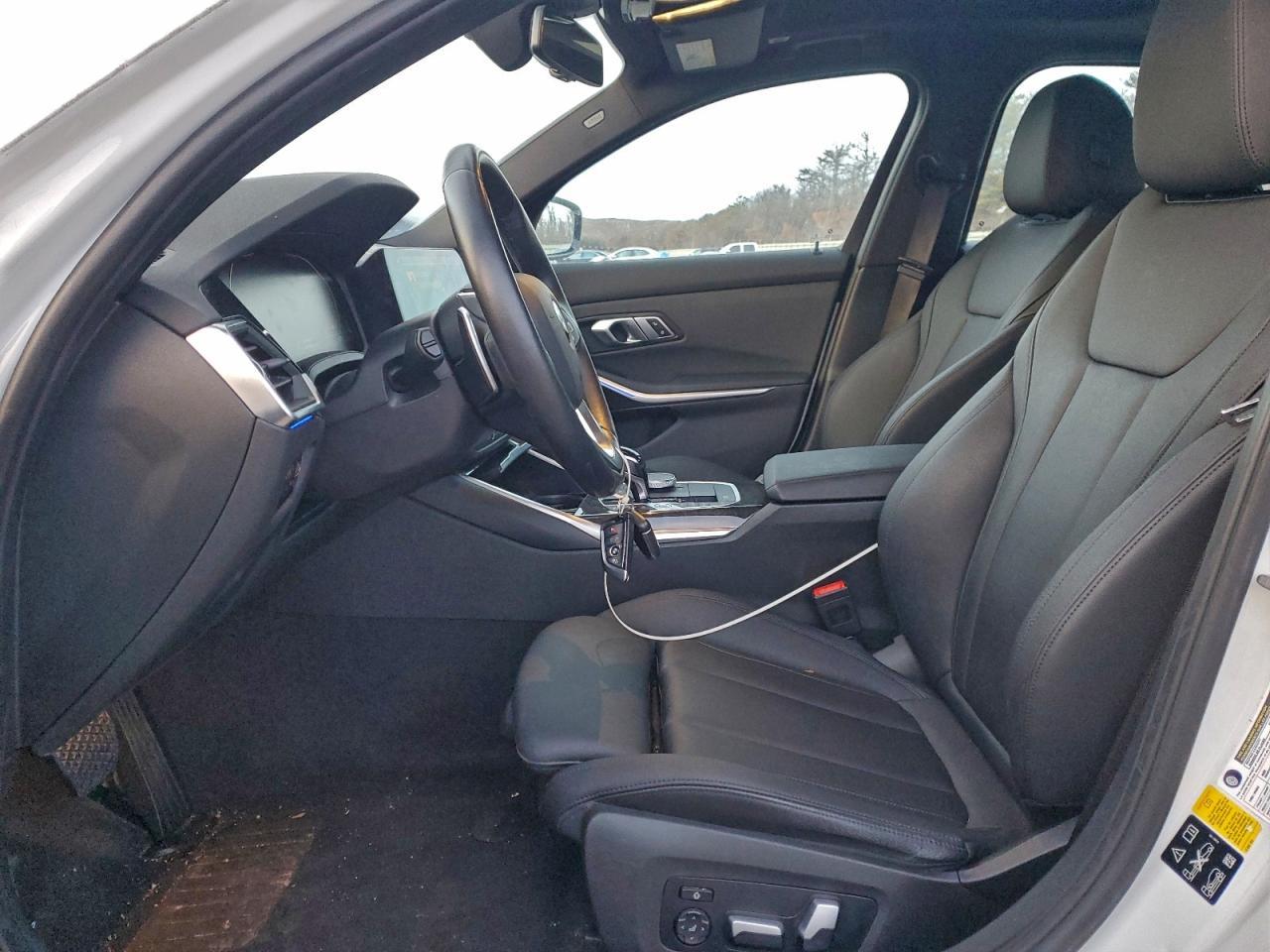 2021 BMW 330Xi - Фото 7