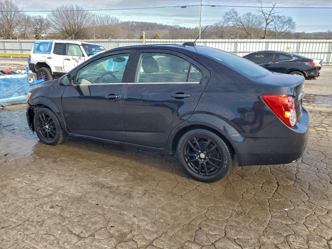 2015 Chevrolet Sonic Lt - Фото 2