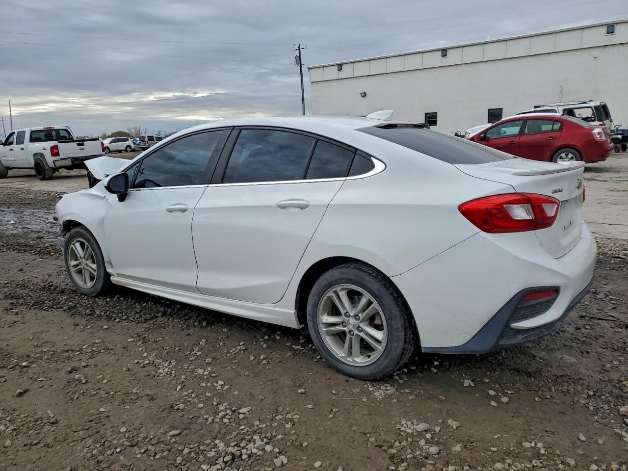 2016 Chevrolet Cruze Lt - Image 2