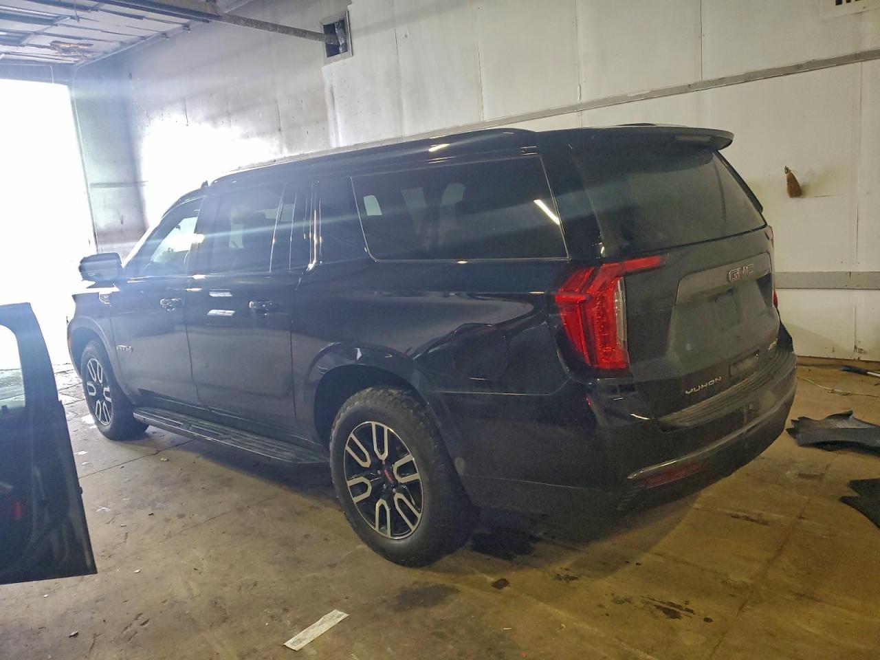 2021 GMC Yukon Xl K1500 At4 - Image 2