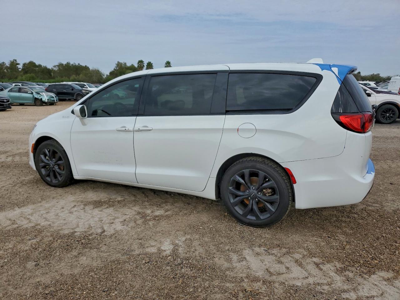 2020 Chrysler Pacifica Touring - Фото 2
